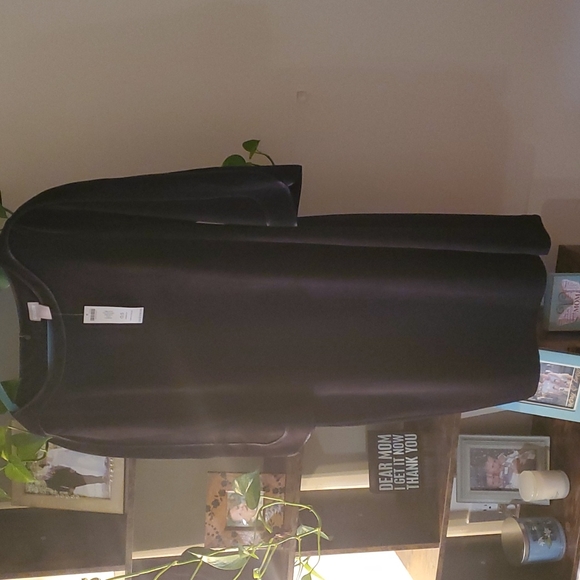 Classic black above the knee dress. - Picture 4 of 4